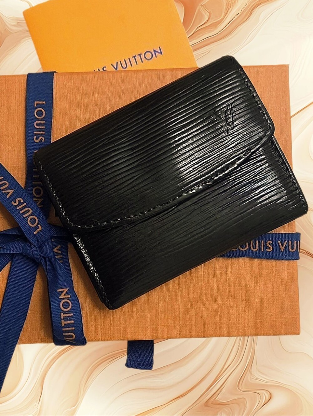 AU - Louis Vuitton Beautiful Elise Epi Lea Black Coin & Card Holder Appears New